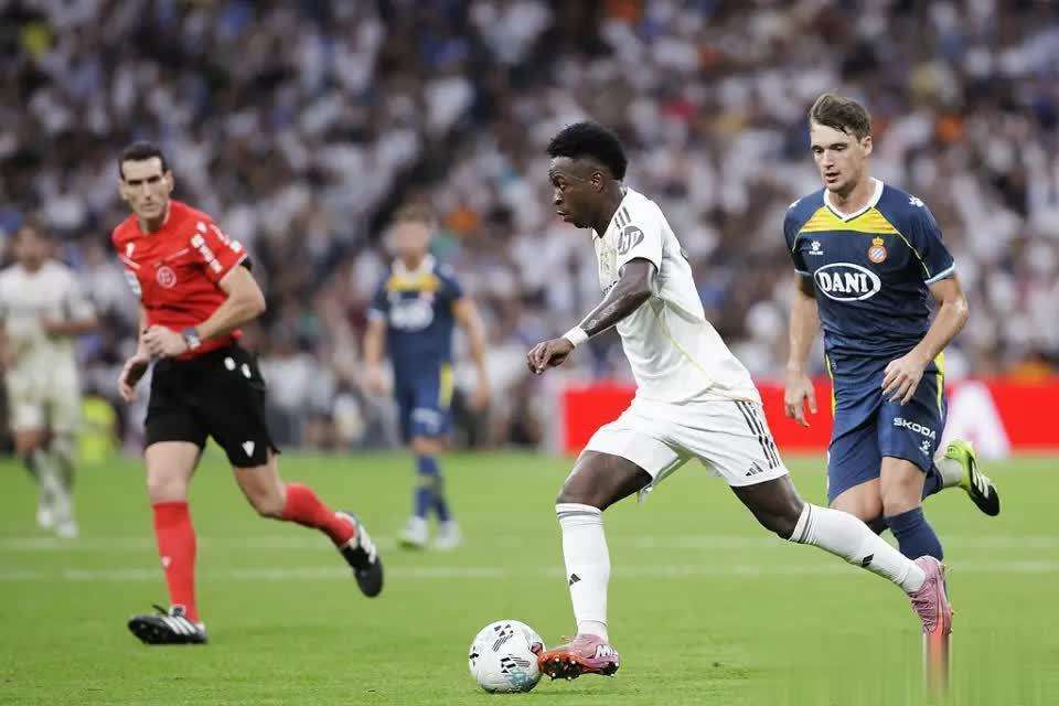 本赛季阿隆, 怒摔水瓶离, 取六连胜 本赛季阿隆, 怒摔水瓶离, 取六连胜