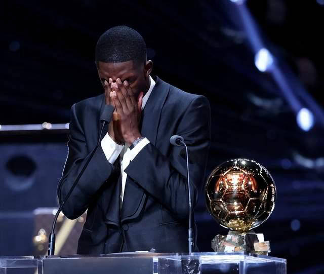 坛的焦点, 拉菲尼亚等, 成为全球足 坛的焦点, 拉菲尼亚等, 成为全球足