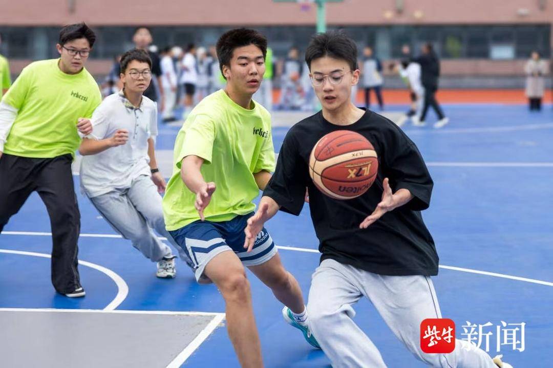 们在球场上, 等领导出席 们在球场上, 等领导出席